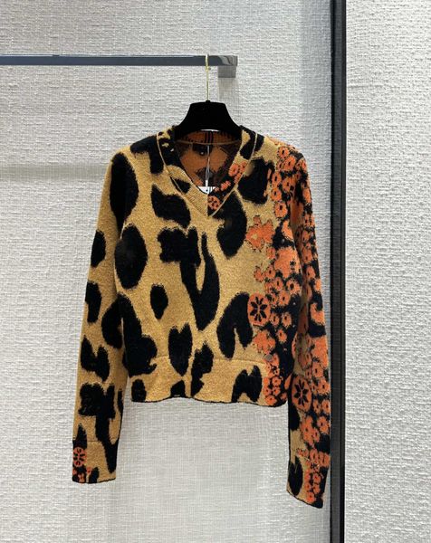2023 new autumn winter milan runway sweaters v neck long sleeve women's sweater high end jacquard pullover designer 0706-7, White;black
2023 new autumn winter milan runway sweaters v neck long sleeve women's sweater high end jacquard pullover designer 0706-7, White;black