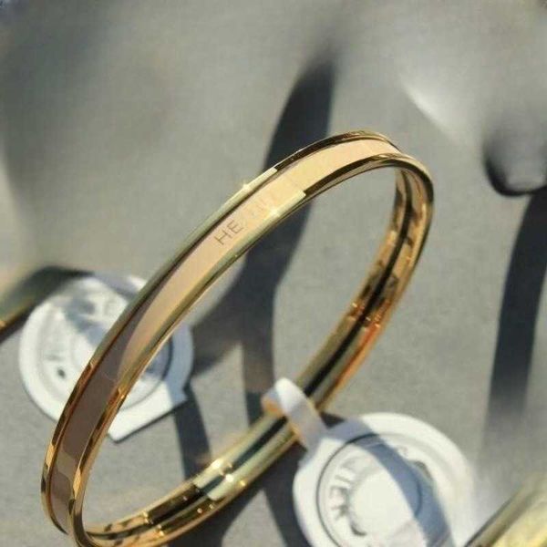 designer hemrres bracelet h 009 aijia enamel round high version letter fashion trend small and versatile light luxury simple i lh0y, Black
designer hemrres bracelet h 009 aijia enamel round high version letter fashion trend small and versatile light luxury simple i lh0y, Black
