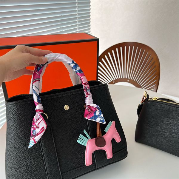 luxury women handbags shoulder bags genuine leather handbag garden party cow lady totes with silk scarf and horse
luxury women handbags shoulder bags genuine leather handbag garden party cow lady totes with silk scarf and horse