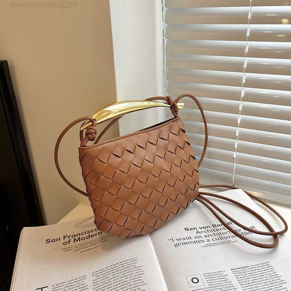 fashionable spliced woven handheld bag for women's simple and casual small square bag 2023 new small fashion crossbody bag
fashionable spliced woven handheld bag for women's simple and casual small square bag 2023 new small fashion crossbody bag