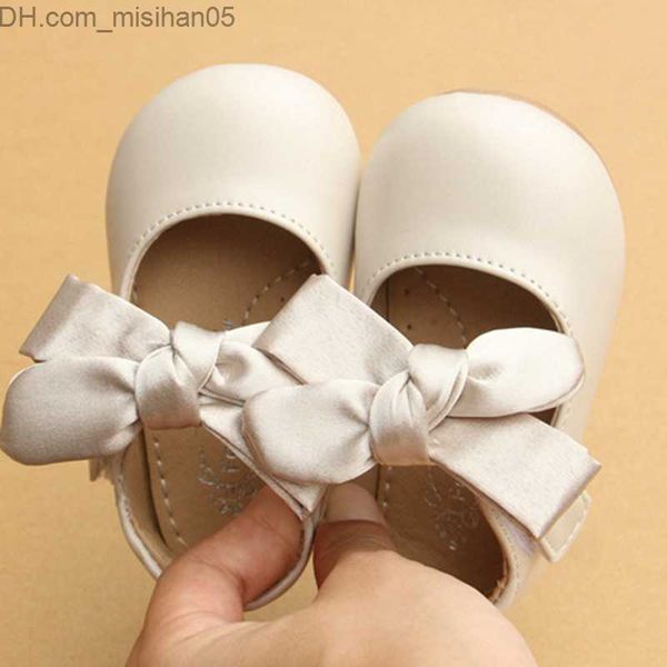 first walkers chinese style bow knot baby newborn baby crib shoes pram soft soled pre walker antiskid baby shoes z230710
first walkers chinese style bow knot baby newborn baby crib shoes pram soft soled pre walker antiskid baby shoes z230710