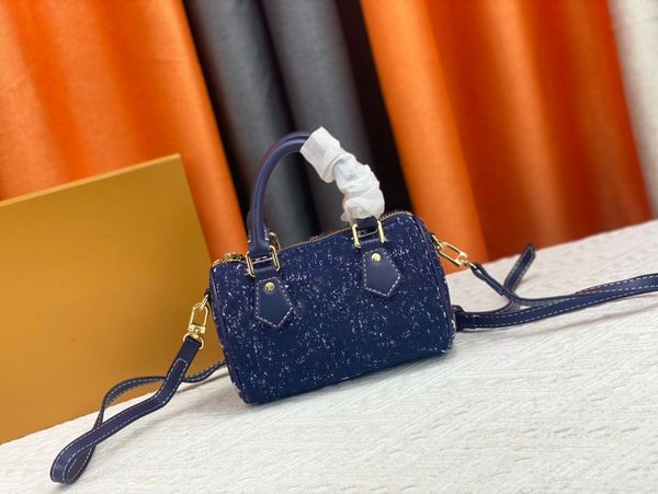 fashion tote ladies shoulder bag this is the perfect mini version of the prototype s handbag pillow designer to hold change lipstick, Black;red
fashion tote ladies shoulder bag this is the perfect mini version of the prototype s handbag pillow designer to hold change lipstick, Black;red