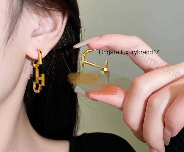 fashion designer earring letter v stud earing luxury women lady hoop jewelry metal valentinoly earring with box gold or silver earings, Golden
fashion designer earring letter v stud earing luxury women lady hoop jewelry metal valentinoly earring with box gold or silver earings, Golden