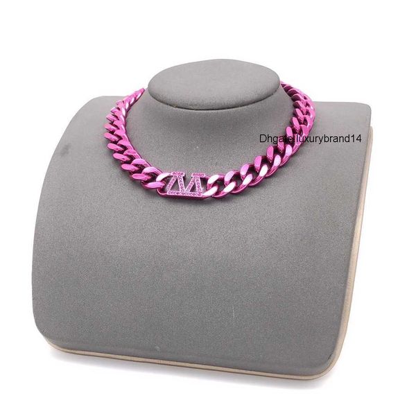 luxury brand necklace pendant designer fashion jewelry valentinoly man cjeweler letter v chain for men woman trendy necklaces jewellery ah1a, Silver
luxury brand necklace pendant designer fashion jewelry valentinoly man cjeweler letter v chain for men woman trendy necklaces jewellery ah1a, Silver