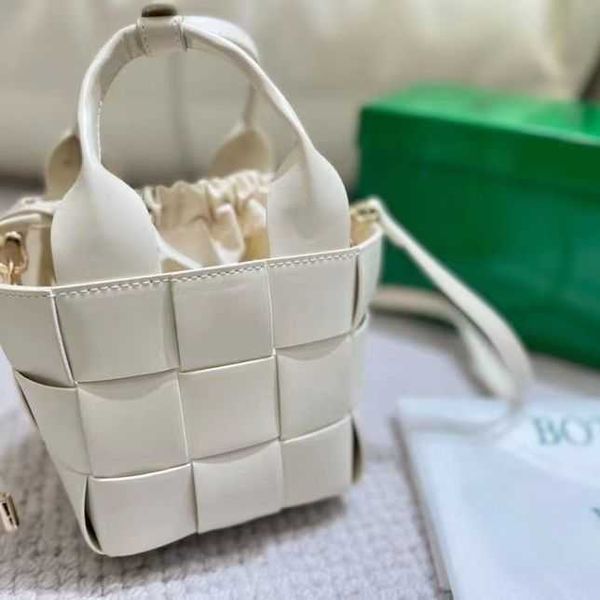 the row bag designer bag veneta bottrga portable woven vegetable basket flower basket bag drawstring bag single shoulder crossbody handbag
the row bag designer bag veneta bottrga portable woven vegetable basket flower basket bag drawstring bag single shoulder crossbody handbag
