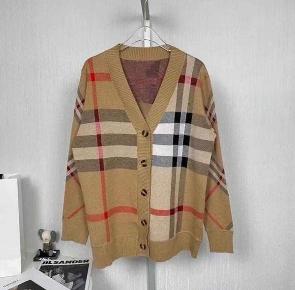 designer women's sweaters knitted v neck long sleeve sweater female casual b letter loose cardigan jacket, White;black
designer women's sweaters knitted v neck long sleeve sweater female casual b letter loose cardigan jacket, White;black