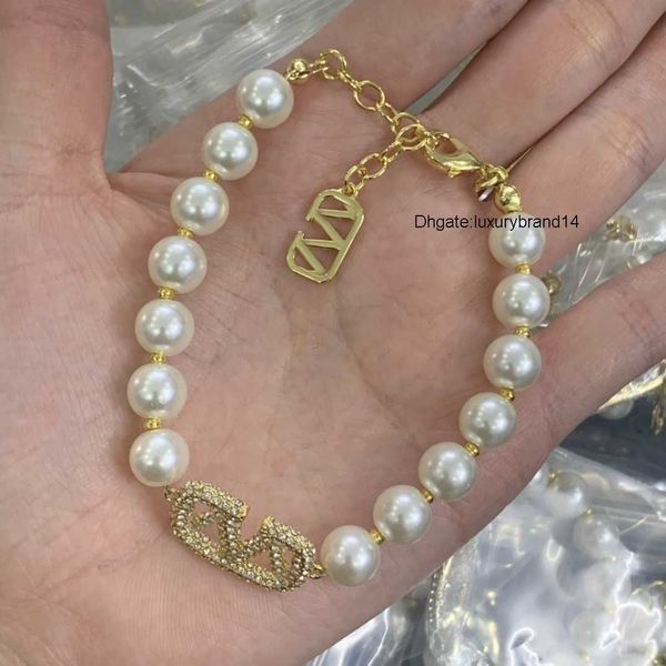 luxury jewelry love v bracelets charm bracelet for women valentinoly fashionable jewelries classic chains designer bracelet kh3b, Golden;silver
luxury jewelry love v bracelets charm bracelet for women valentinoly fashionable jewelries classic chains designer bracelet kh3b, Golden;silver