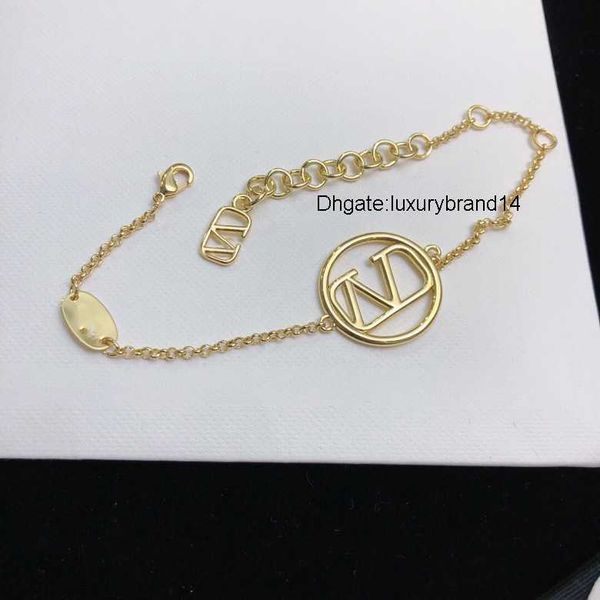 designer bracelet letter v jewelry necklace luxury women fashion jewelry pearl metal valentinoly day gift kllj, Golden;silver
designer bracelet letter v jewelry necklace luxury women fashion jewelry pearl metal valentinoly day gift kllj, Golden;silver