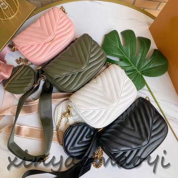luxury women's shoulder bag designer chain bag leather mailman bag tote bag removable small round purse vintage gold hardware v104278
luxury women's shoulder bag designer chain bag leather mailman bag tote bag removable small round purse vintage gold hardware v104278