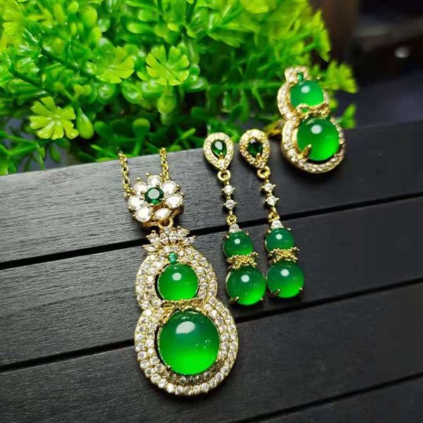 luxurious inlaid crystal natural high ice species chalcedony 18k gold gourd pendant necklace ring earrings set 3 piece jewelry set, Black
luxurious inlaid crystal natural high ice species chalcedony 18k gold gourd pendant necklace ring earrings set 3 piece jewelry set, Black