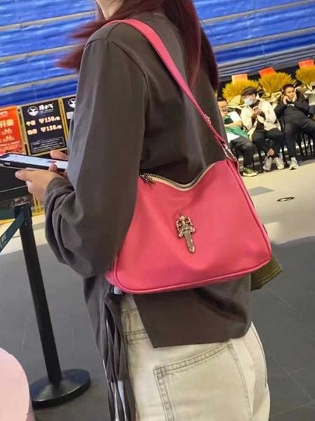 the shop is for handbags south street style family single shoulder armpit bag handle small red sword accsory net square
the shop is for handbags south street style family single shoulder armpit bag handle small red sword accsory net square