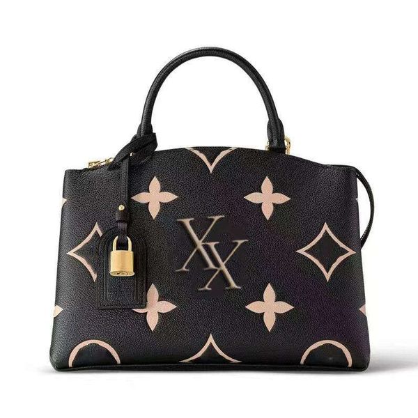 shoulder totes designer fashion genuine leather luxurys women handbags square tote bag cover lock crossbody phone beach bags messenger bags
shoulder totes designer fashion genuine leather luxurys women handbags square tote bag cover lock crossbody phone beach bags messenger bags