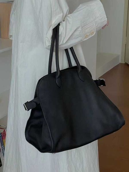 the row layer leather handbag small high sense large capacity commuting tote bag single shoulder diagonal bag handbags 3ax5
the row layer leather handbag small high sense large capacity commuting tote bag single shoulder diagonal bag handbags 3ax5