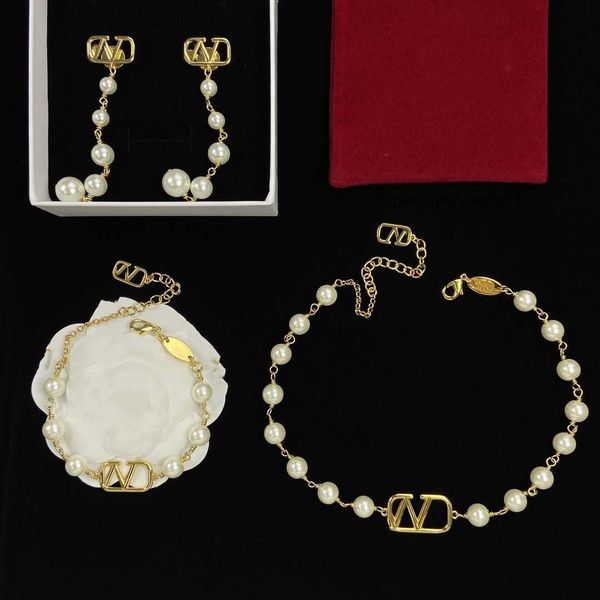 luxury designer jewelry set bracelets earrings necklaces for women designers simple v bracelet personality earring valentinoly trendy neckla, Black
luxury designer jewelry set bracelets earrings necklaces for women designers simple v bracelet personality earring valentinoly trendy neckla, Black