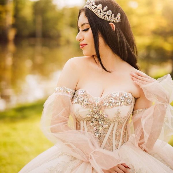 luxury champagne quinceanera dresses 2023 beads appliques with big bow sweet 16 dress vestido de 15 anos lace-up prom party, Blue;red
luxury champagne quinceanera dresses 2023 beads appliques with big bow sweet 16 dress vestido de 15 anos lace-up prom party, Blue;red