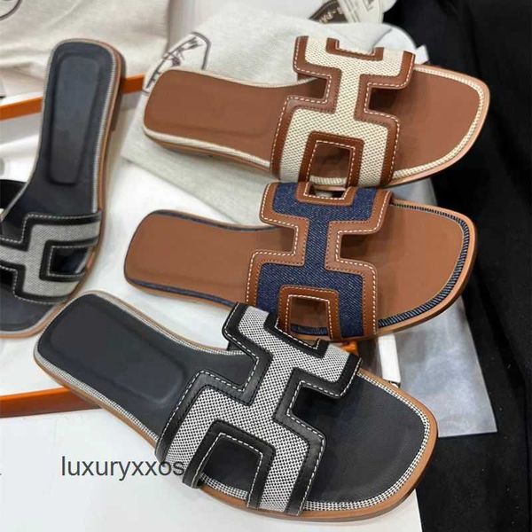 2023 designer slippers oran hrmes sandal pure h women's summer colored outwear flat bottom beach casual leather
2023 designer slippers oran hrmes sandal pure h women's summer colored outwear flat bottom beach casual leather