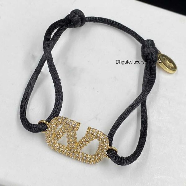 designer charm bracelet letter v jewelry luxury women fashion jewelry pearl metal valentinoly day gift ohrringe 546dssw, Golden;silver
designer charm bracelet letter v jewelry luxury women fashion jewelry pearl metal valentinoly day gift ohrringe 546dssw, Golden;silver