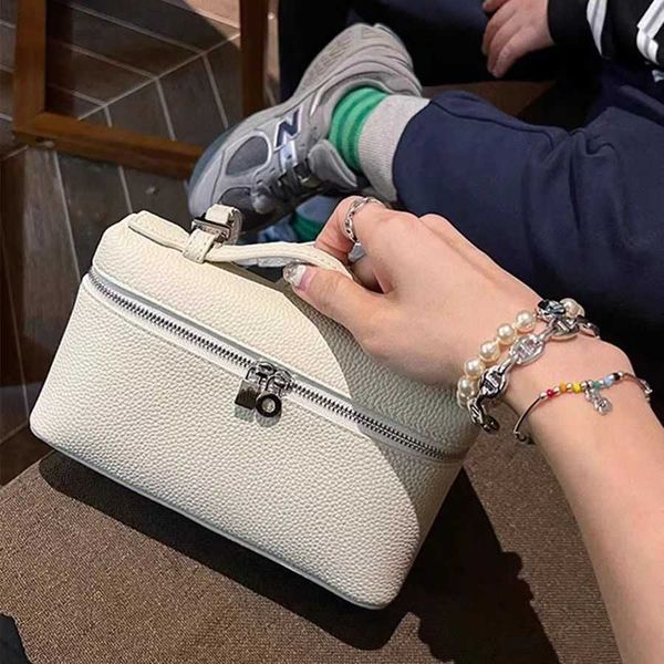 loro * piana bag high version piana bag 2023 new togo layer cowhide s lunch box bag handbag makeup bag oblique
loro * piana bag high version piana bag 2023 new togo layer cowhide s lunch box bag handbag makeup bag oblique