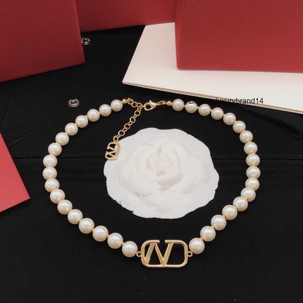 designer bracelet letter v jewelry necklace luxury women fashion jewelry pearl metal valentinoly day gift seee, Silver
designer bracelet letter v jewelry necklace luxury women fashion jewelry pearl metal valentinoly day gift seee, Silver