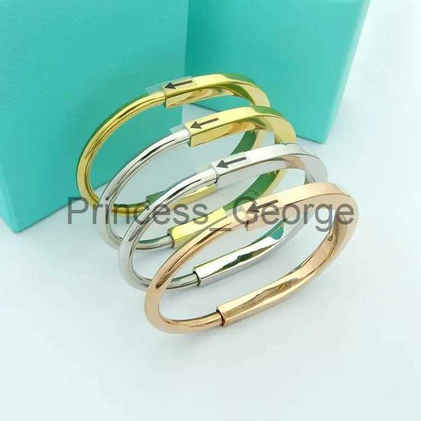 men's shorts titanium steel bangle designer lock bracelet silver rose gold bracelets for women jewelry with velvet bag x0706, White;black
men's shorts titanium steel bangle designer lock bracelet silver rose gold bracelets for women jewelry with velvet bag x0706, White;black