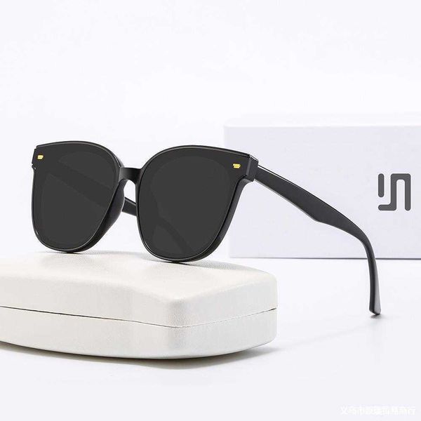 new for men and women korean version kwai anti ultraviolet polarizing sunglasses, White;black
new for men and women korean version kwai anti ultraviolet polarizing sunglasses, White;black