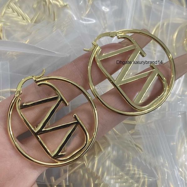 new fashion luxury earrings designer for women valentinoly stud luxury double v letter shape jewelry classic kh6q, Golden;silver
new fashion luxury earrings designer for women valentinoly stud luxury double v letter shape jewelry classic kh6q, Golden;silver