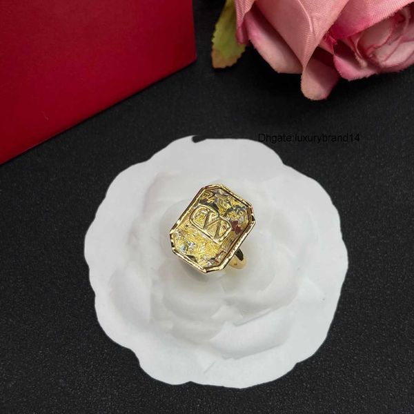 letter v wedding rings ring women fashion designer jewelry metal valentinoly luxury woman v open ring with side stones 64d, Slivery;golden
letter v wedding rings ring women fashion designer jewelry metal valentinoly luxury woman v open ring with side stones 64d, Slivery;golden