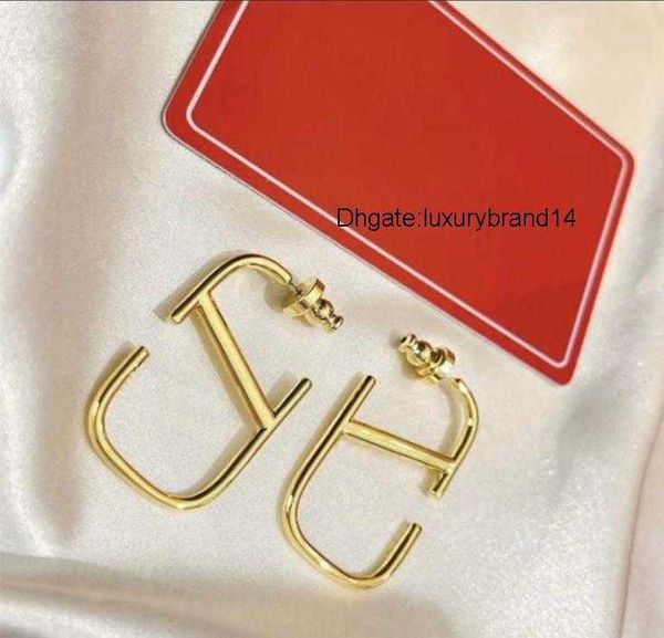 fashion designer earring letter v stud earing luxury women lady hoop jewelry metal valentinoly earring with box9737431, Golden;silver
fashion designer earring letter v stud earing luxury women lady hoop jewelry metal valentinoly earring with box9737431, Golden;silver
