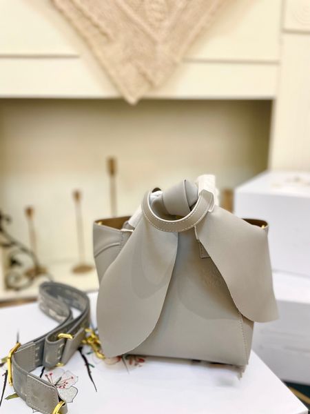 the tote bag leather summer beach bag designer bag women shopping bag brand luxury bag fashion crossbody bag wallet ll bucket bag 6 color
the tote bag leather summer beach bag designer bag women shopping bag brand luxury bag fashion crossbody bag wallet ll bucket bag 6 color