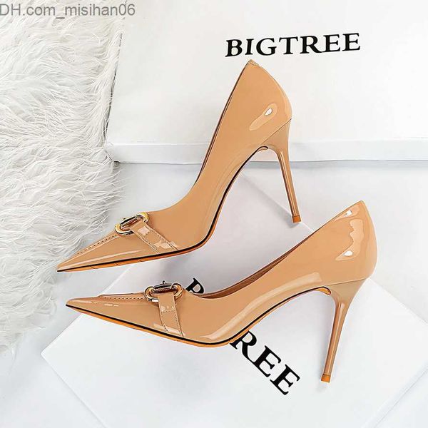 dress shoes bigtree shoes metal button women's pump patent leather high heels luxury party shoes thin high heels women's large siz, Black
dress shoes bigtree shoes metal button women's pump patent leather high heels luxury party shoes thin high heels women's large siz, Black