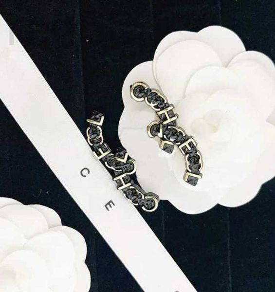 pins, brooches designer 23ss fashion brand letter designer letters pins hollow women men crystal rhinestone pearl metal jewerlry accessories, Gray
pins, brooches designer 23ss fashion brand letter designer letters pins hollow women men crystal rhinestone pearl metal jewerlry accessories, Gray
