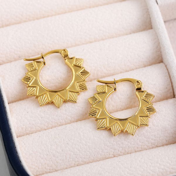 stud trendy sun shape earrings stainless steel golden color ear buckle circle hoop earrings for women creative jewelry 230706, Golden;silver
stud trendy sun shape earrings stainless steel golden color ear buckle circle hoop earrings for women creative jewelry 230706, Golden;silver