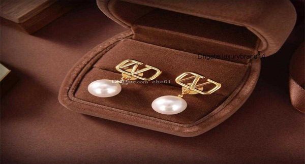 designer earring letter v stud earing pearl crystal luxury women fashion hoop jewelry metal valentinoly earring k8963525270, Golden;silver
designer earring letter v stud earing pearl crystal luxury women fashion hoop jewelry metal valentinoly earring k8963525270, Golden;silver