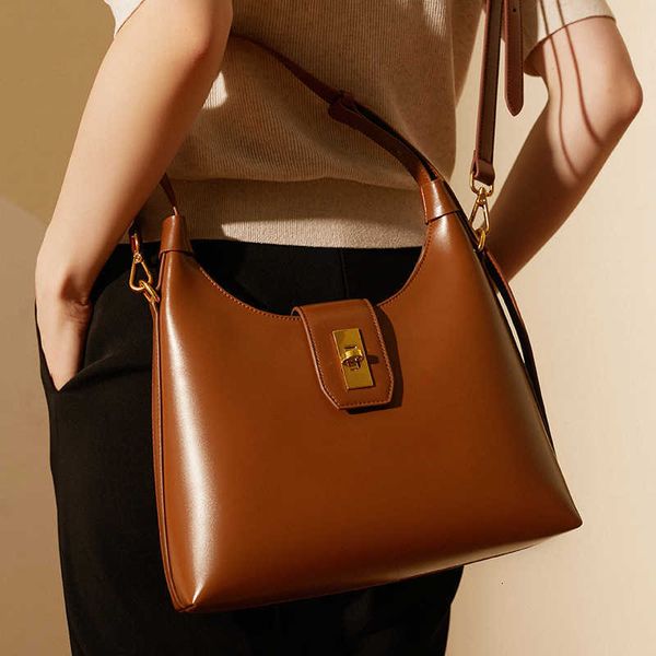 suitcase and bag dinner tote bag 2023 new versatile shoulder leather stick underarm crescent
suitcase and bag dinner tote bag 2023 new versatile shoulder leather stick underarm crescent