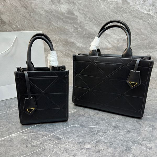 luxury designer fashion women's totes handbags good texture temperament minimalist atmosphere women hand bag
luxury designer fashion women's totes handbags good texture temperament minimalist atmosphere women hand bag
