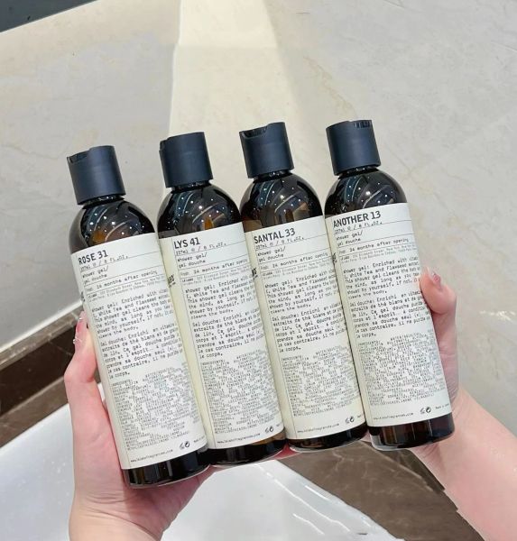 brand le labo shower gel 237ml santal 33 rose 31 lys 41 another 13 bath full body quick whitening body wash moisturizing lotion
brand le labo shower gel 237ml santal 33 rose 31 lys 41 another 13 bath full body quick whitening body wash moisturizing lotion
