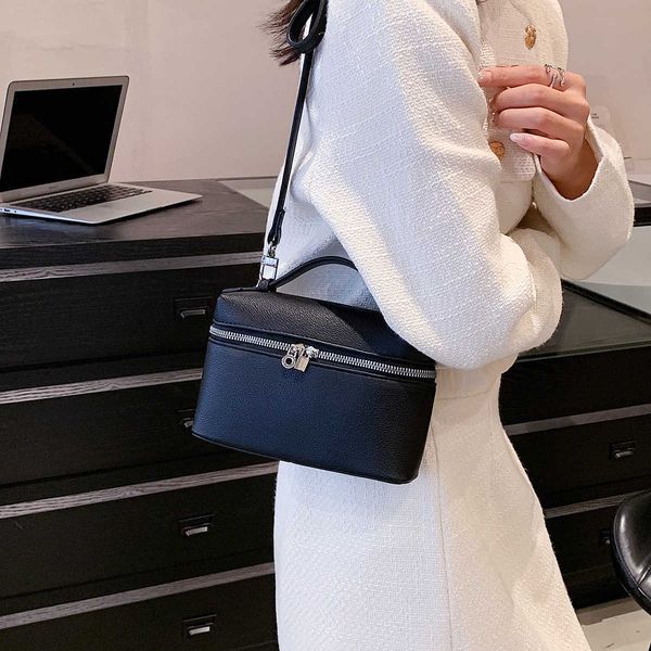 loro * piana bag loro * lp bag l19 lunch box bag piana women's bag single shoulder crossbody handbag makeup bag small bag women's
loro * piana bag loro * lp bag l19 lunch box bag piana women's bag single shoulder crossbody handbag makeup bag small bag women's