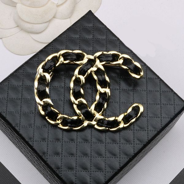 famous design gold luxury designer brooch women letter elegant leather brooches suit pin fashion jewelry clothing decoration accessories, Gray
famous design gold luxury designer brooch women letter elegant leather brooches suit pin fashion jewelry clothing decoration accessories, Gray