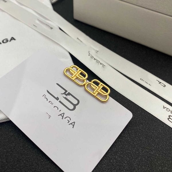 jewelry bb earrings high hollow out b-letter made of brass material classic gold design, Golden
jewelry bb earrings high hollow out b-letter made of brass material classic gold design, Golden