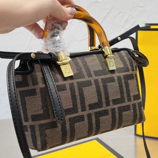 bags handbag designer crossbody bag women classic shoulder totes with zipper versatile commuter party dinner street style wallets
bags handbag designer crossbody bag women classic shoulder totes with zipper versatile commuter party dinner street style wallets