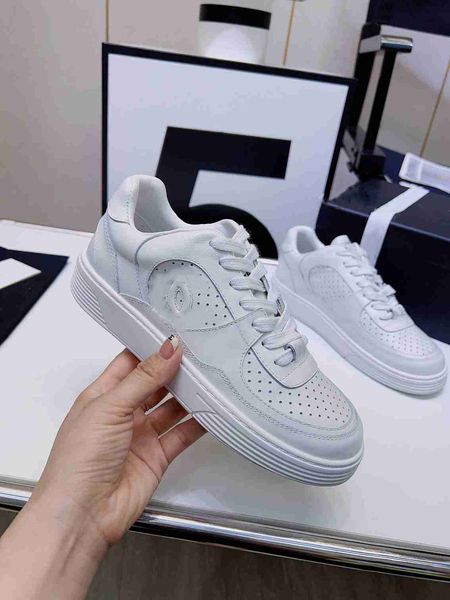 designer athletic running shoes ccity trainer women outdoors sports shoes channel zapatos casual retro sneakers m15 
designer athletic running shoes ccity trainer women outdoors sports shoes channel zapatos casual retro sneakers m15
