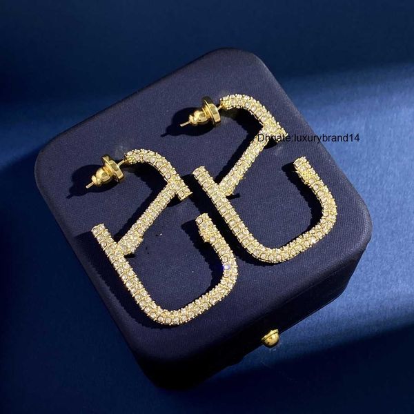 europe america stud fashion new style earrings designer valentinoly women stud luxury gold double v letter jewelry classic mh1h, Golden;silver
europe america stud fashion new style earrings designer valentinoly women stud luxury gold double v letter jewelry classic mh1h, Golden;silver