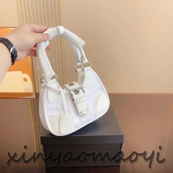 designer hand bag leather moon bag solid color purse style stylish soft leather v104009 half moon white bag
designer hand bag leather moon bag solid color purse style stylish soft leather v104009 half moon white bag