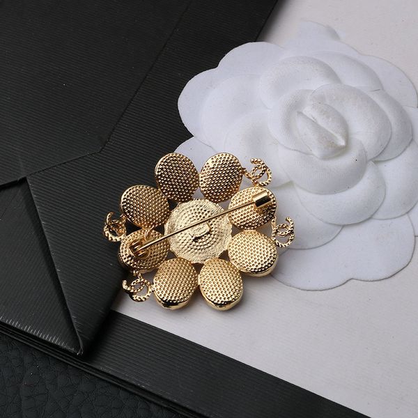 famous design gold brand luxury designer brooch women letter elegant brooches suit pin fashion jewelry clothing decoration accessories, Gray
famous design gold brand luxury designer brooch women letter elegant brooches suit pin fashion jewelry clothing decoration accessories, Gray