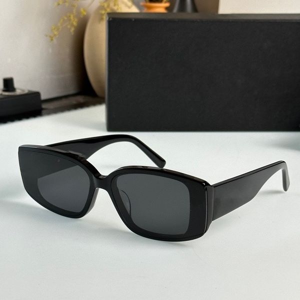 2023 women men sunglasses black width plank full frame grey gradient color rectangle glasses available with box, White;black
2023 women men sunglasses black width plank full frame grey gradient color rectangle glasses available with box, White;black