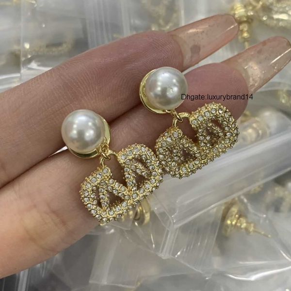 new various women designer stud luxury style simple v love couple earrings for valentinoly lady party wedding gifts kh5i, Golden;silver
new various women designer stud luxury style simple v love couple earrings for valentinoly lady party wedding gifts kh5i, Golden;silver