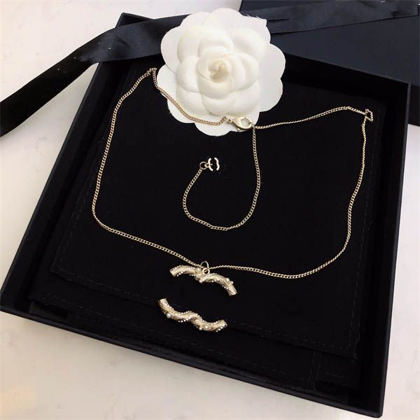 designer gold c-letter ccity pendant necklaces crysatal rhinestone choker brand chain necklaces for women man wedding party jewelry couple g, Silver
designer gold c-letter ccity pendant necklaces crysatal rhinestone choker brand chain necklaces for women man wedding party jewelry couple g, Silver