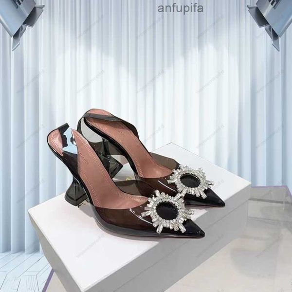 luxury designer amina muaddi sandals new clear begum glass pvc crystal transparent slingback sandal heel pumps 100mm black crystal-embellish
luxury designer amina muaddi sandals new clear begum glass pvc crystal transparent slingback sandal heel pumps 100mm black crystal-embellish