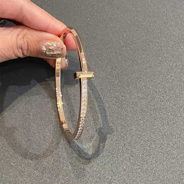 internet celebrity v gold version semi-diamond tiffay t1 rose bracelet cnc craft narrow, Black
internet celebrity v gold version semi-diamond tiffay t1 rose bracelet cnc craft narrow, Black