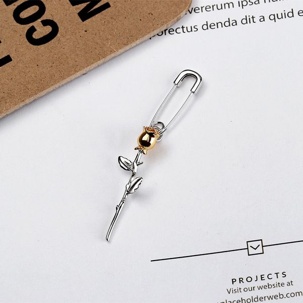 2023 new designer jewelry unique heart earrings rose gold flower original design love earrings for elegant women party wedding gift fine jew, Golden;silver
2023 new designer jewelry unique heart earrings rose gold flower original design love earrings for elegant women party wedding gift fine jew, Golden;silver